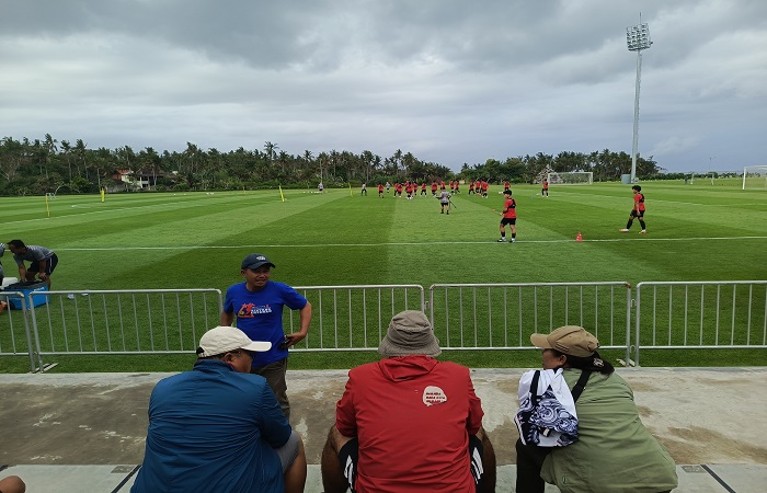 Suasana latihan perdana Bali United pada Kamis (26/6) kemarin.