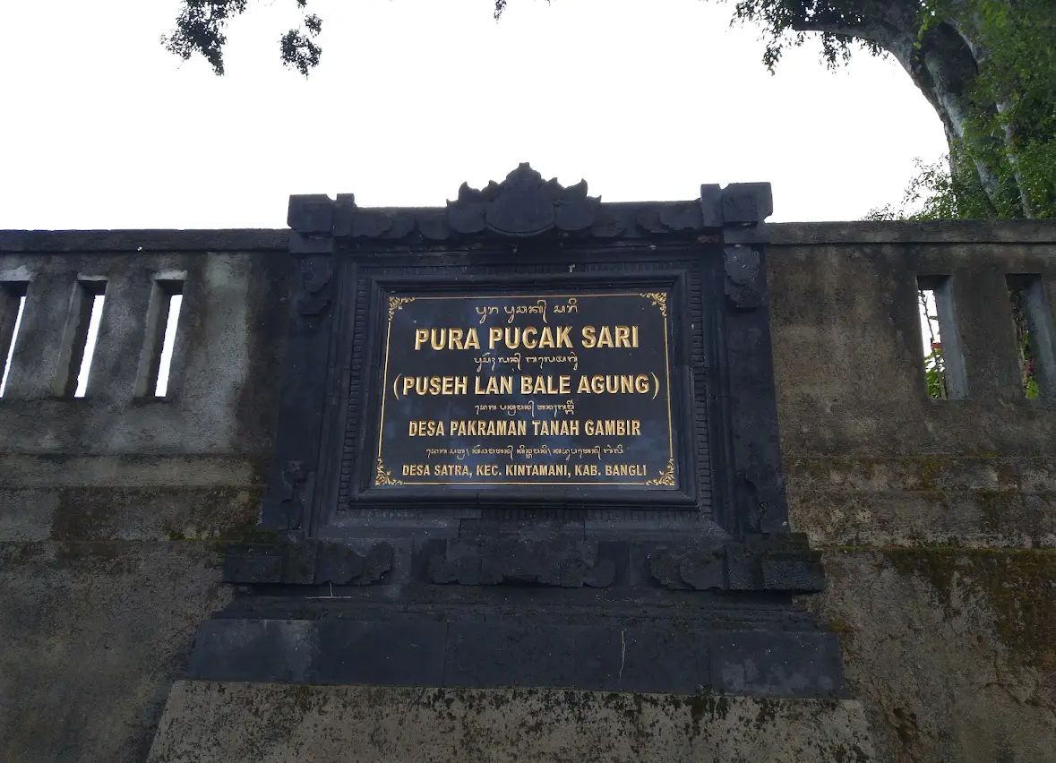 SIMPAN JEJAK TOLERANSI: Tampilan depan Pura Pucak Sari Desa Satra, Kintamani, Bali.