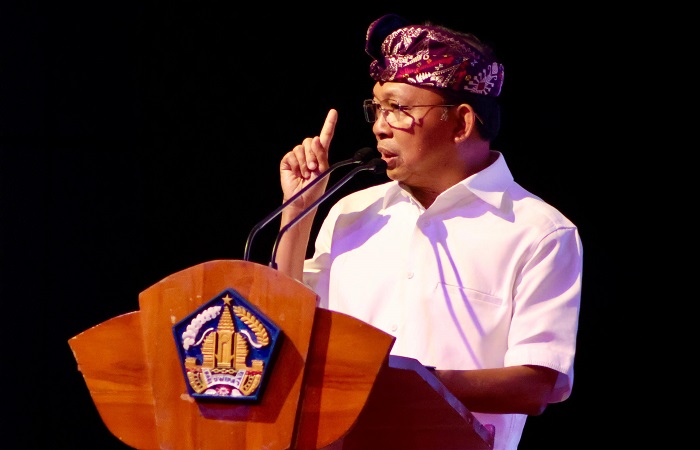 Gubernur Bali, Wayan Koster jamin kemacetan tuntas setelah menggenjot pembangunan underpass.