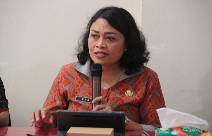 Kepala DAPD Buleleng, Made Era Oktarini tegaskan penulis muda jangan ragu berkarya.