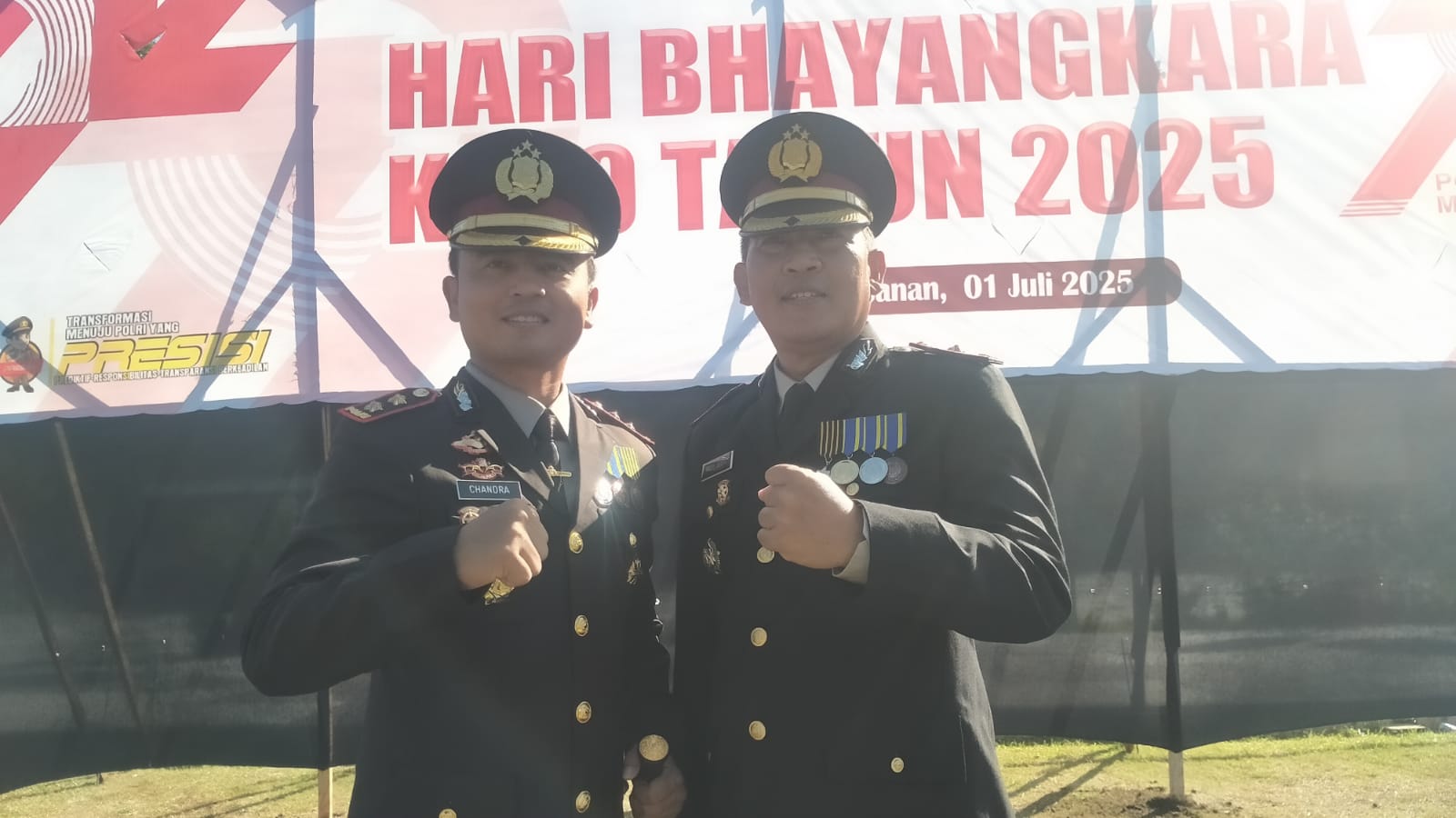 TINGGALKAN PR: Kapolres Tabanan, AKBP Chandra Citra Kesuma (kiri). Ia akan menduduki jabatan baru sebagai Kapolres Gianyar. Kini ia meninggalkan PR terkait kasus ujaran kebencian.