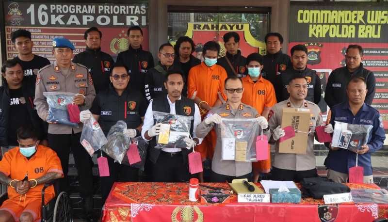 RESIDIVIS: Polres Karangasem saat mengungkap kasus pencurian yang melibatkan residivis asal Sumba, NTT.