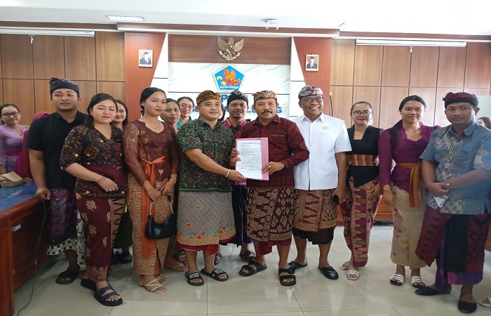 Aliansi Guru Honorer meminta bantuan ke dewan Buleleng mengenai kejelasan status mereka, pasca tidak bisa mengikuti seleksi PPPK tahap satu dan dua.