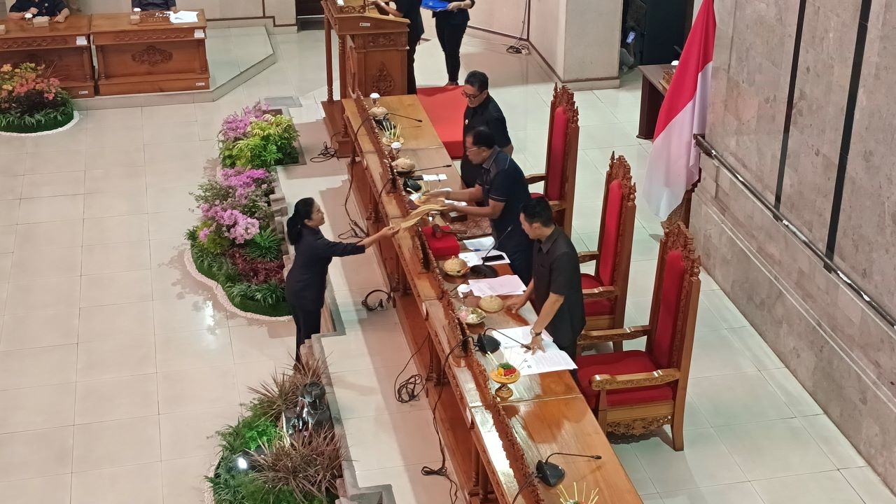 BAHAS ANGGARAN: Suasana rapat paripurna DPRD Buleleng membahas Laporan Kinerja Pertanggungjawaban (LKPJ) Bupati Buleleng Tahun Anggaran 2024.