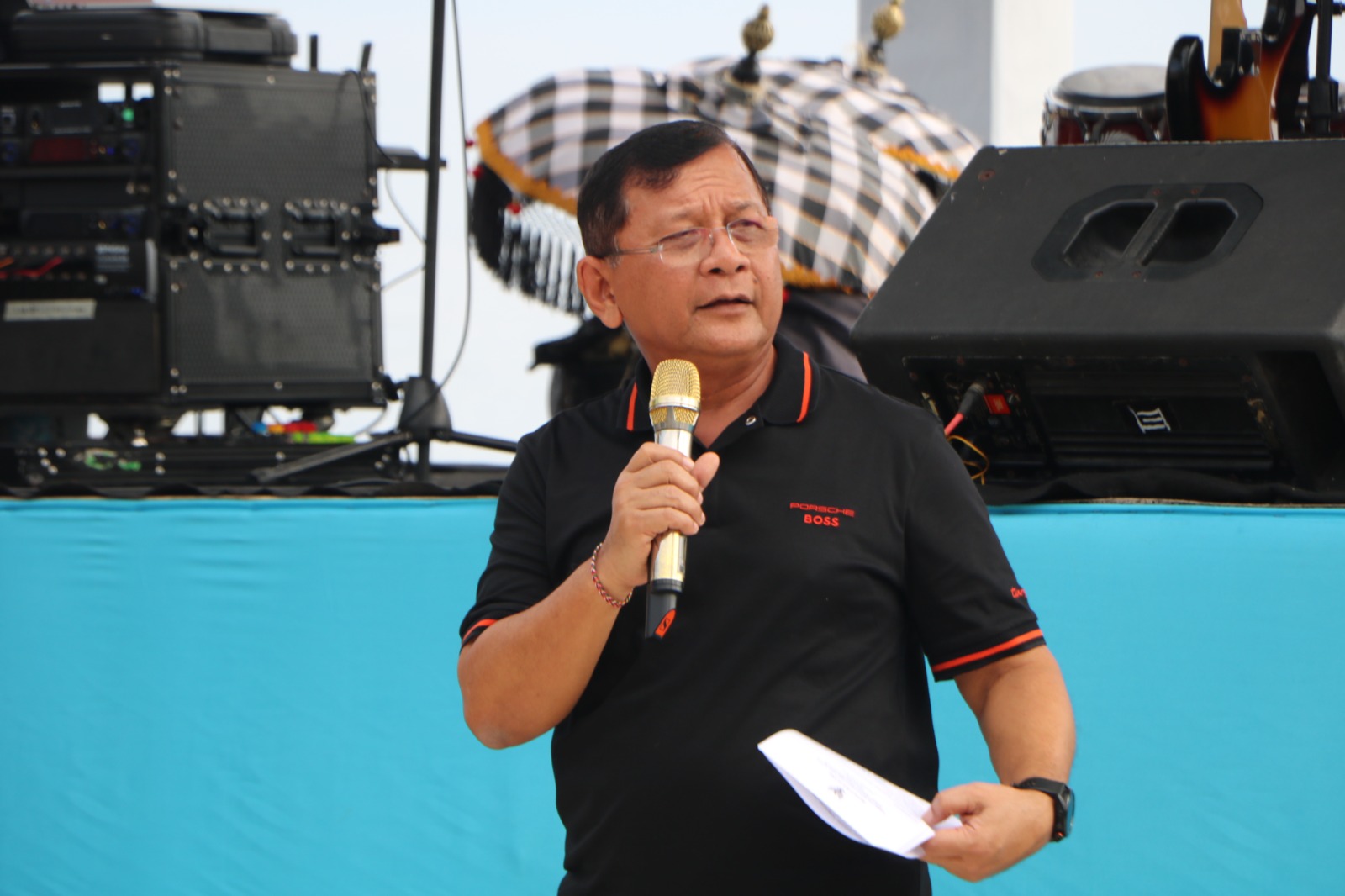 KENDALIKAN SAMPAH: Bupati Buleleng, I Nyoman Sutjidra mendorong pengendalian sampah melalui gerakan palemahan kedas.