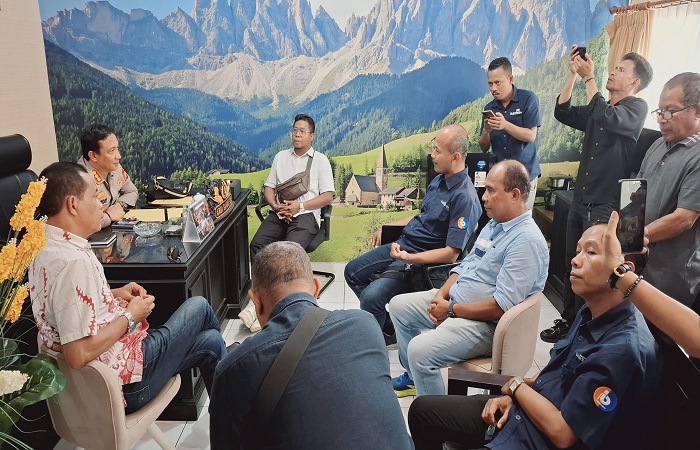 Wartawan lintas media saat bertemu Kepala Bidang Hubungan Masyarakat (Kabid Humas) Polda Bali Kombes Pol Ariasandy, SIK., terkait kasus polwan dan seorang pria intimidasi wartawan Senin 7 Juli 2025.