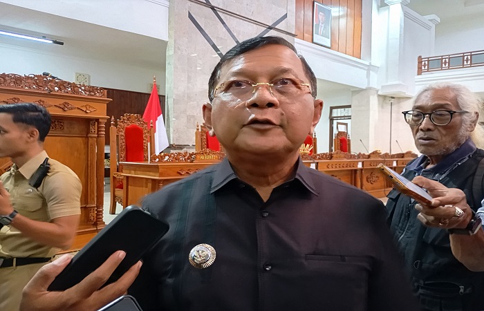 Bupati Buleleng, I Nyoman Sutjidra sebut &rdquo;plat merah&rdquo; yang buang sampah di TPA Pangkungparuk sudah mendapatkan binaan.
