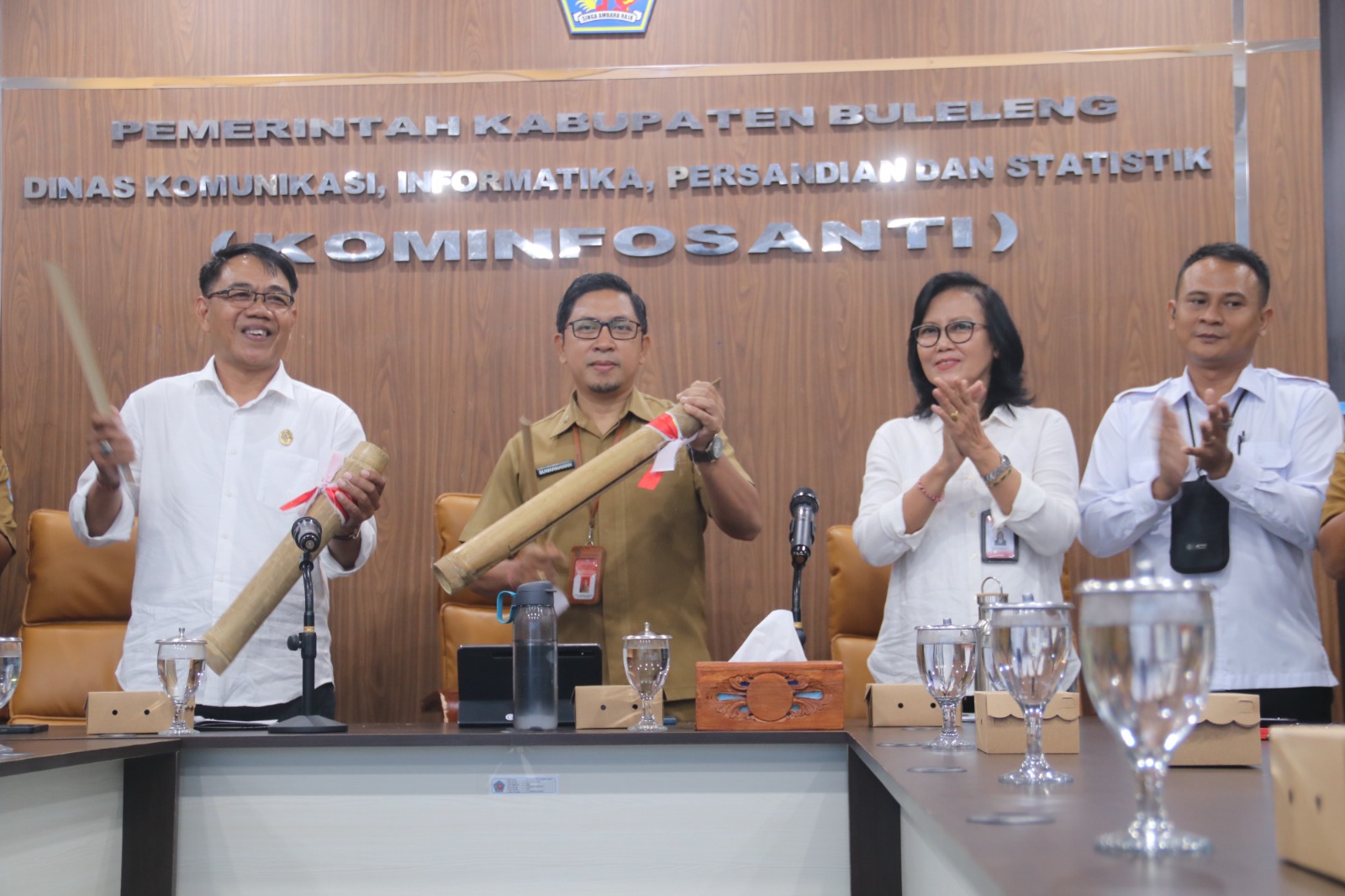 KETERBUKAAN INFORMASI: Monev Komisi Informasi Bali kepada badan publik di Kabupaten Buleleng.