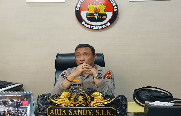 Kepala Bidang Hubungan Masyarakat (Kabid Humas) Polda Bali Kombes Pol Ariasandy, SIK., beri penjelasan terkait kasus Dede.