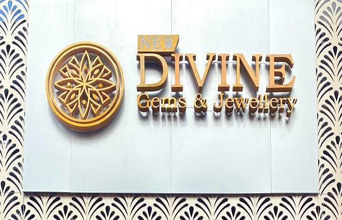 Kabar gembira bagi masyarakat Bali, kini sudah hadir New Divine Gems and Jewellery yang menyediakan perhiasan emas dengan kualitas tinggi di Renon, Denpasar, Bali.