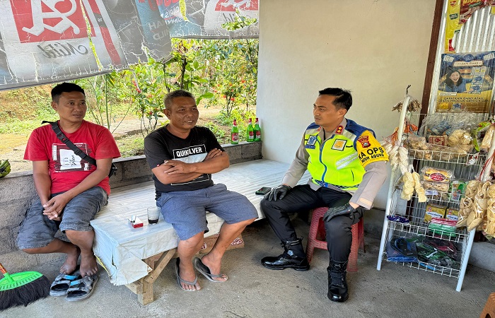 Kapolres Buleleng, AKBP Ida Bagus Widwan Sutadi dengar keluhan dari sopir angkutan dan warga sekitar Desa Gitgit. Yang disampaikan, mengenai Shortcut Singaraja-Mengwitani titik 8