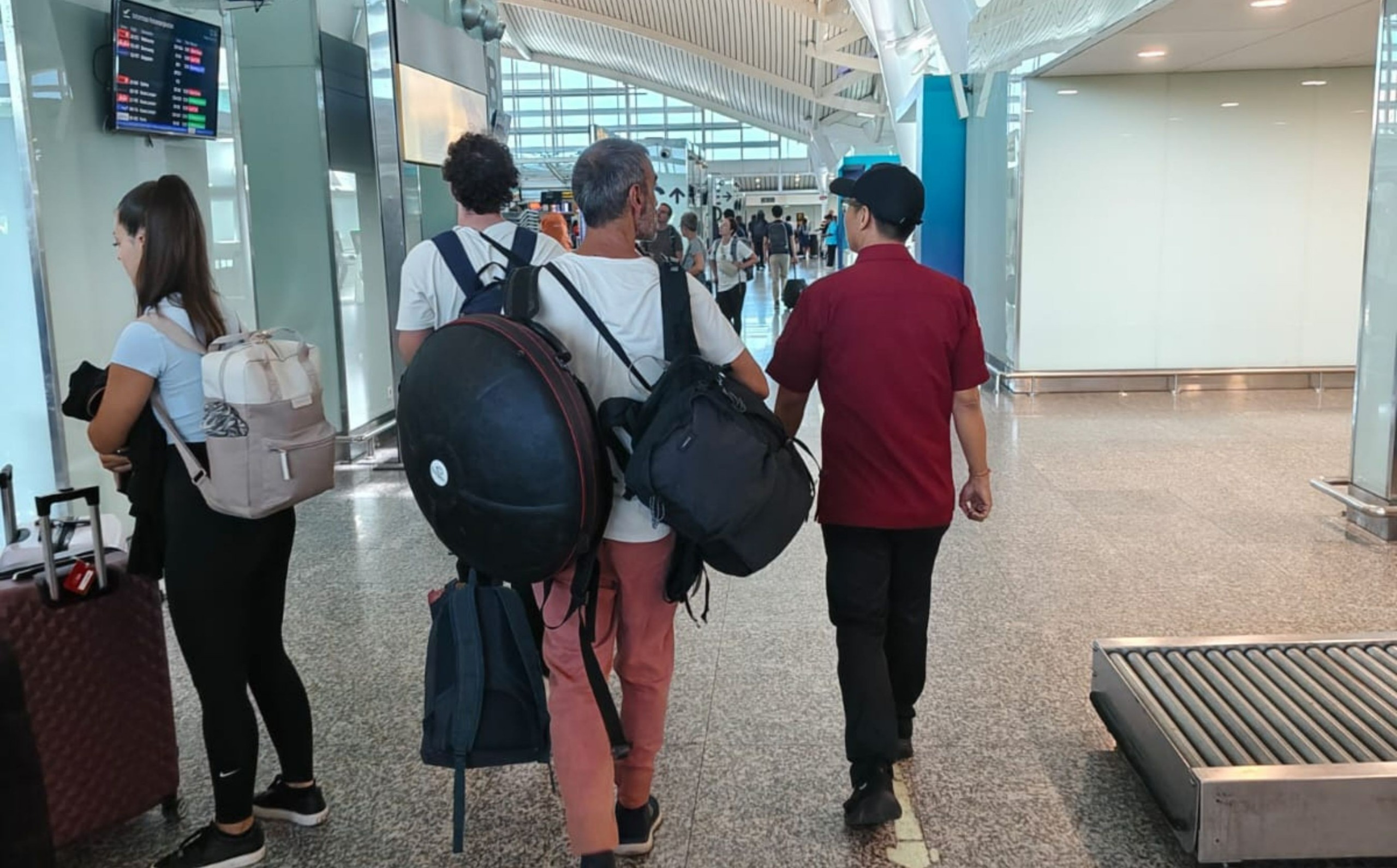 DEPORTASI: Kantor Imigrasi Singaraja melakukan deportasi seorang WNA asal Prancis.