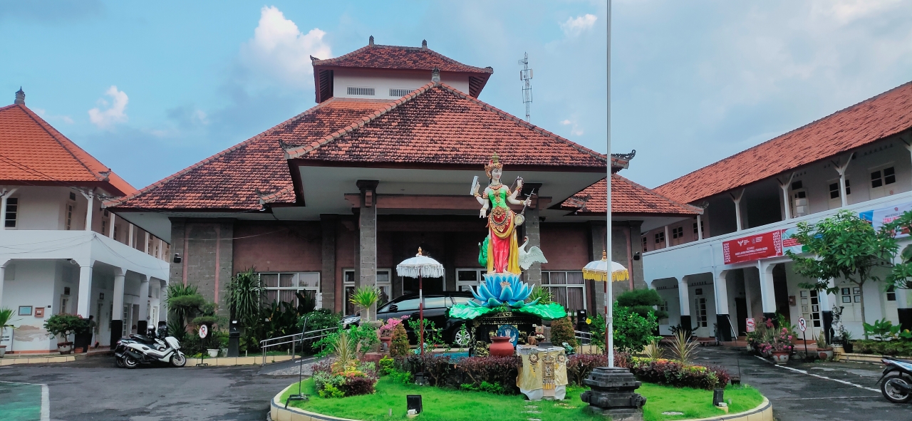 Suasana di Gedung Dinas Pendidikan Pemuda dan Olahraga (Disdikpora) Buleleng.