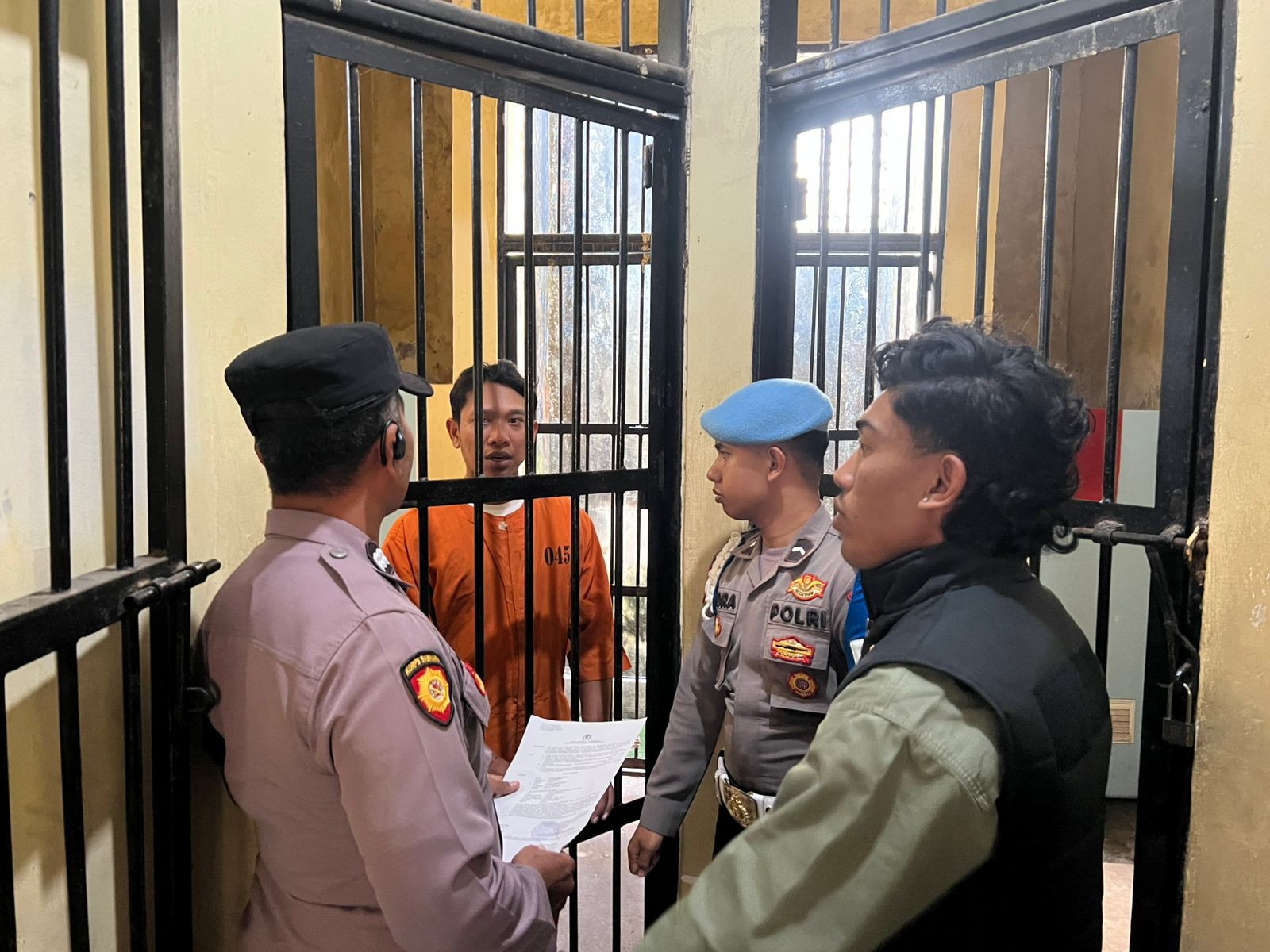 HUNI TAHANAN: Pria berinisial IPEM menghuni sel tahanan karena menganiaya pedagang lalapan.
