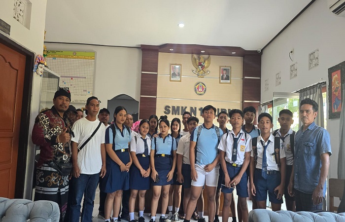 Sejumlah calon siswa dari jenjang SMP ke SMA di Kubu yang memilih tak mendaftar ulang lantaran diterima sekolah cukup jauh dari tempat tinggalnya.