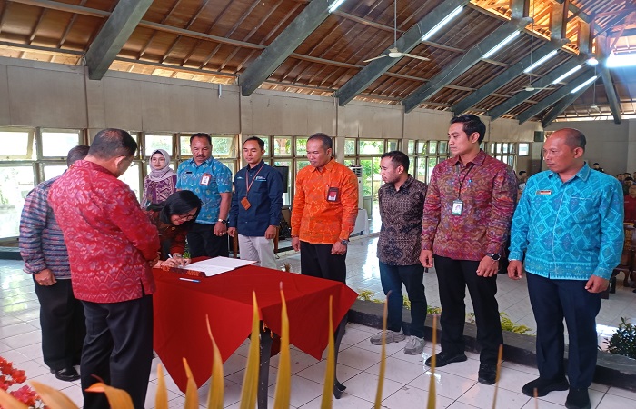 Pengukuhan Forum TJSLP Buleleng. Melalui wadah ini, diharapkan membantu pembangunan Bali utara lewat CSR.
