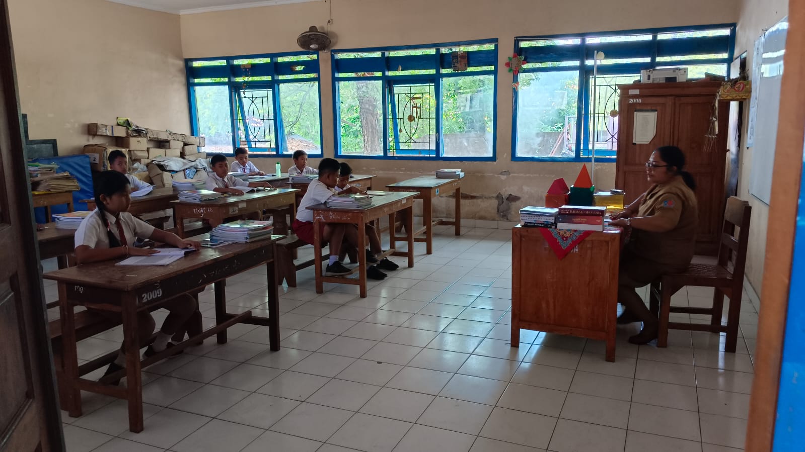 MINIM SISWA: Suasana belajar mengajar di SDN 4 Sambirenteng.