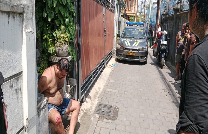 Sorang turis asal Turki diamankan warga setelah mencuri uang ratusan juta dari  Money Changer di Kuta.