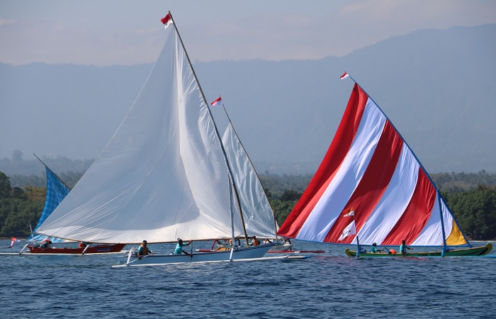 Suasana lomba perahu layar serangkaian Lovina Festival 2025. Kegiatan ini kembali digelar, setelah vakum akibat pandemi Covid-19.
