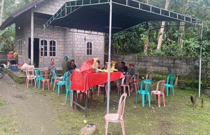 Suasana rumah duka korban tertusuk taji ayam di kampung halamannya di Desa Antiga Kelod, Kecamatan Manggis, Karangasem.