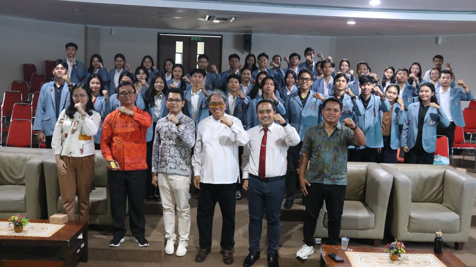 DANA PUSAT: Para mahasiswa Undiksha yang menyelenggarakan program PPK Ormawa melalui pendanaan Kementerian Dikti Saintek.