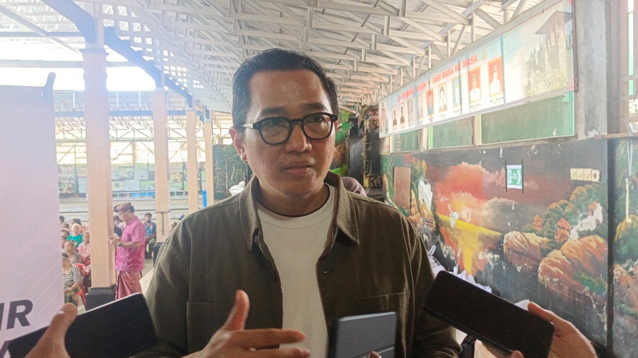 JAMIN DANA NASABAH: Kepala Kantor Perwakilan LPS Wilayah II - Surabaya, Bambang S. Hidayat.