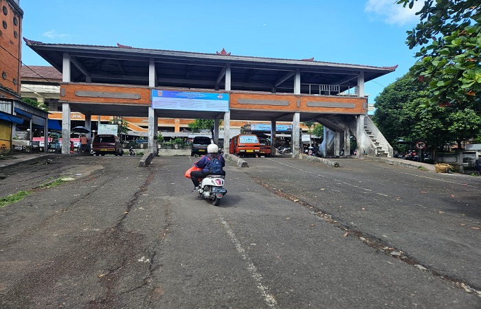 Kondisi areal terminal pasar amlapura barat yang rencananya akan dilakukan penataan melalui anggaran perubahan 2025 ini.