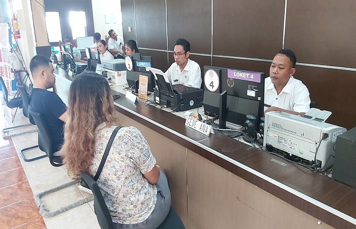 Dinas Kependudukan dan Pencatatan Sipil (Disdukcapil) Kabupaten Buleleng mencatat 29 warga di Bali utara, yang mengganti agama pada kolomnya di Kartu Tanda Penduduk (KTP).