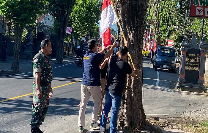 Masyarakat Buleleng diajak mengibarkan bendera merah putih, tidak hanya di Kota Singaraja, tapi juga sampai ke pelosok.