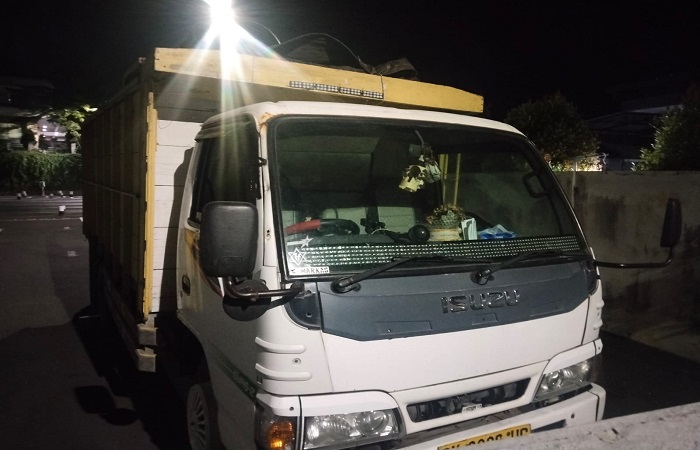 Kendaraan truk yang ditabrak korban sebelum akhirnya ditabrak tronton hingga mengakibatkan meninggal dunia.