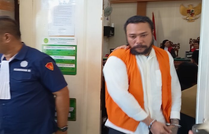 Bastomi Prasetiawan alias Mas Pras usai menjalani sidang putusan di PN Denpasar, Selasa sore (5/8). Dia divonis 18 tahun bui.