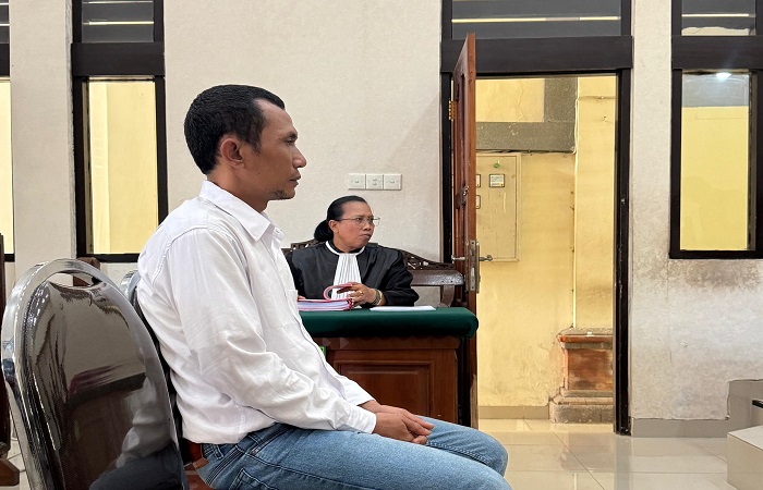 Terdakwa Komang Nova Yana menjalani sidang tuntutan di PN Denpasar, Selasa (5/8) kemarin.
