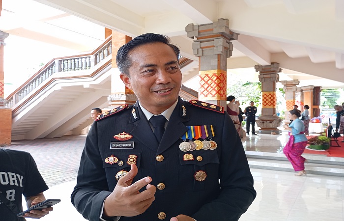 Kapolres Buleleng, AKBP Ida Bagus Widwan Sutadi buka suara terkait berndera one piece.