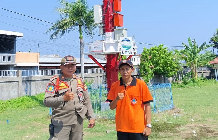 Potret BTEWS yang telah terpasang permanen di Buleleng. Terpisah, Kalaksa BPBD Buleleng, Putu Ariadi Pribadi.