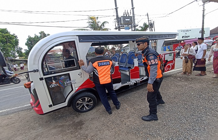 Urai kemacetan di Sanur, Pemkot Denpasar operasikan shuttle bus listrik telah diuji coba.