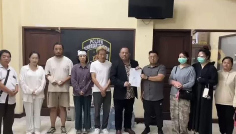 DAMAI: Perjanjian damai antara empat orang WNA Tiongkok yang terlibat perkelahian di Sanur, Denpasar.