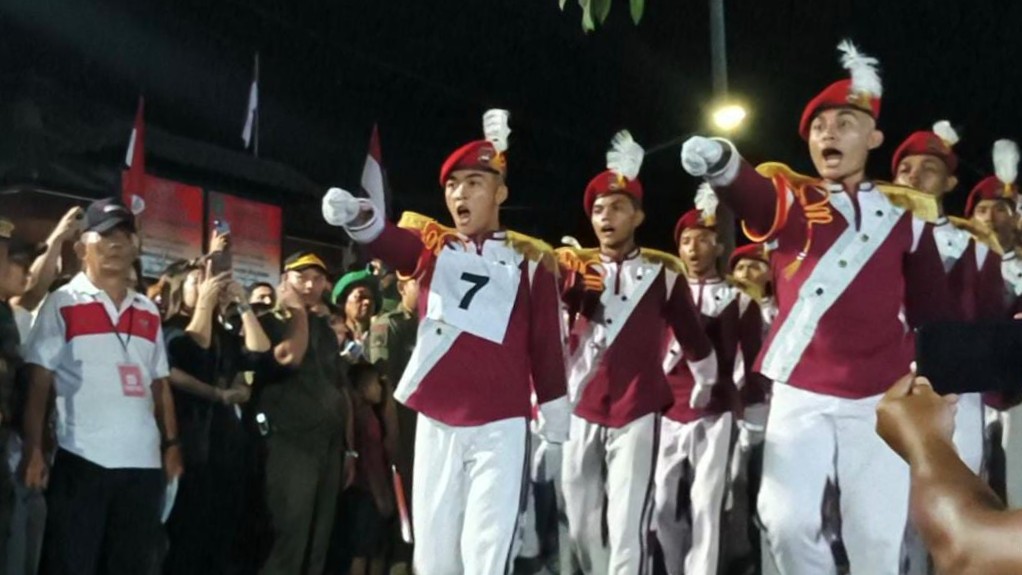 JUARA: Tim Gerak Jalan 45 KM dari SMAN Bali Mandara. Mereka berhasil keluar sebagai juara pertama.