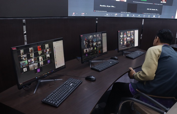 Pengawasan seleksi lomba programming dalam rangka HUT ke-80 RI dan Buleleng Digital Expo (BDE). Kegiatan perdana ini, menjadi wadah dan jaring talenta IT generasi Buleleng.