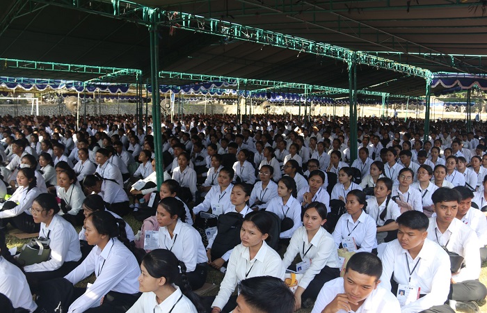 Pembukaan PKKMB Undiksha 2025. Akibat adanya dua oknum mahasiswa yang terjerat kasus judol, kini mahasiswa baru diminta dan ditekan untuk jauhi aktivitas perjudian daring tersebut.