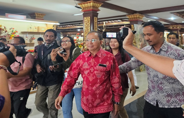 Gubernur Bali Wayan Koster telah memberikan sinyal, Wakil Gubernur Bali I Nyoman Giri Prasta menjadi penggantinya 2030-2035.