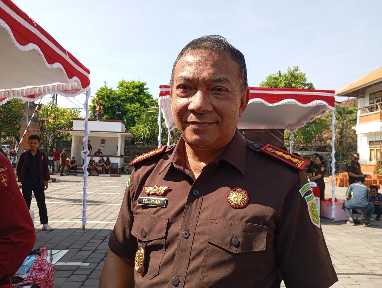 BUKIT SER: Kepala Kejari Buleleng, Edi Irsan Kurniawan bicara terkait konflik lahan Bukit Ser di Desa Pemuteran.