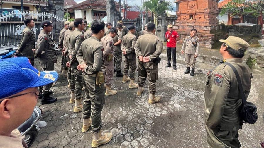 ARMADA TERBATASA: Personel Pol PP saat melakukan apel. Pol PP mengklaim kekurangan armada untuk mendukung operasional.