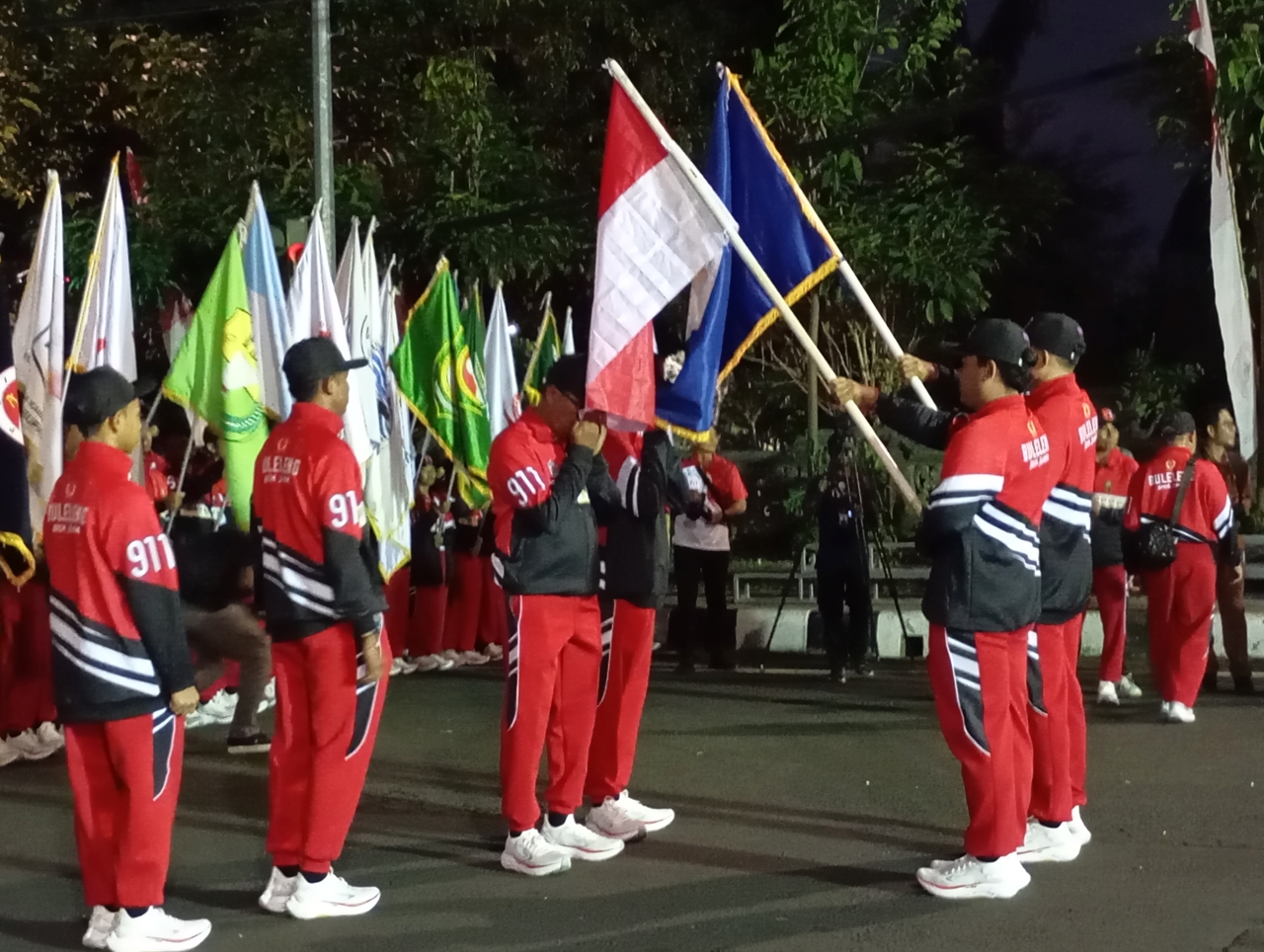MENUJU PORPROV BALI: Pelepasan Kontingen Buleleng menuju Porprov Bali 2025 di kawasan Tugu Singa Ambara Raja.