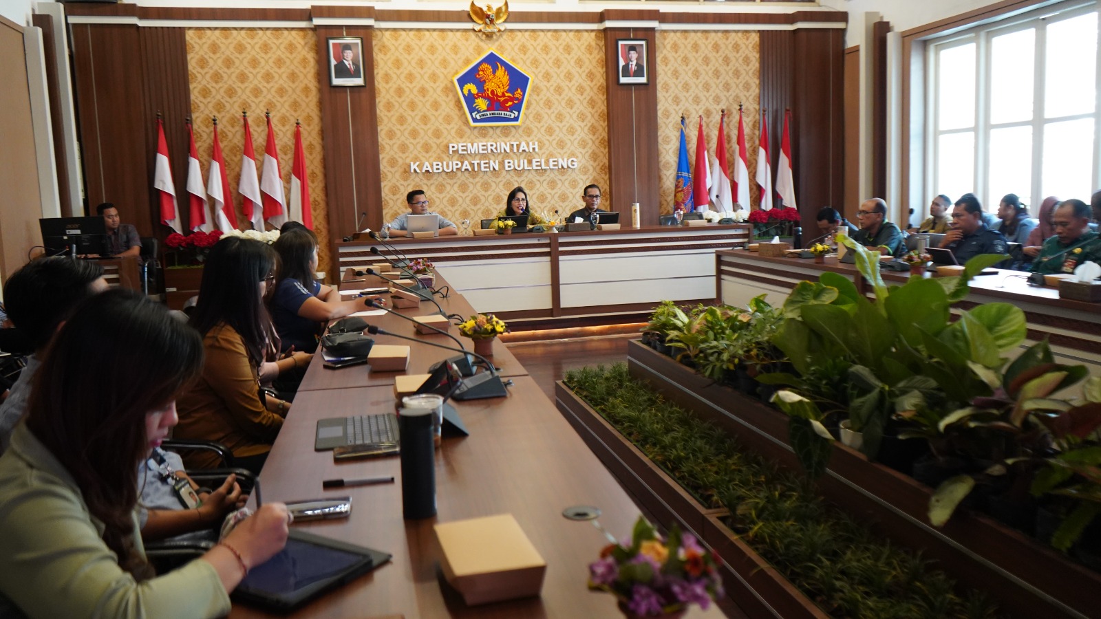 RAKOR: Suasana rakor Evaluasi Capaian Program TPAKD Semester I 2025 di Pemkab Buleleng.