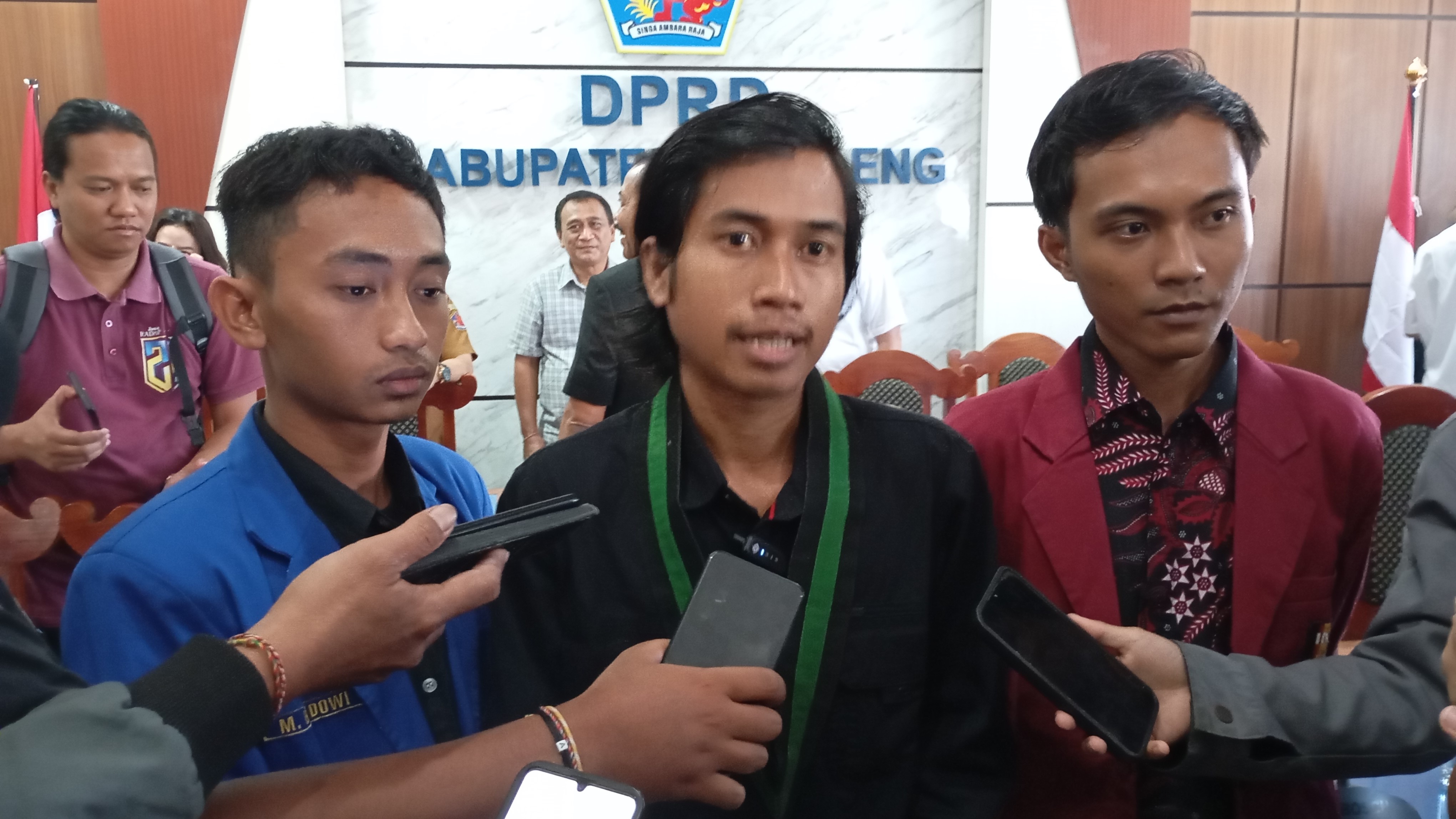 BATALKAN AKSI: Mahasiswa di Buleleng menyatakan membatalkan aksi massa karena mencium indikasi provokator yang hendak menyusup dalam aksi massa.