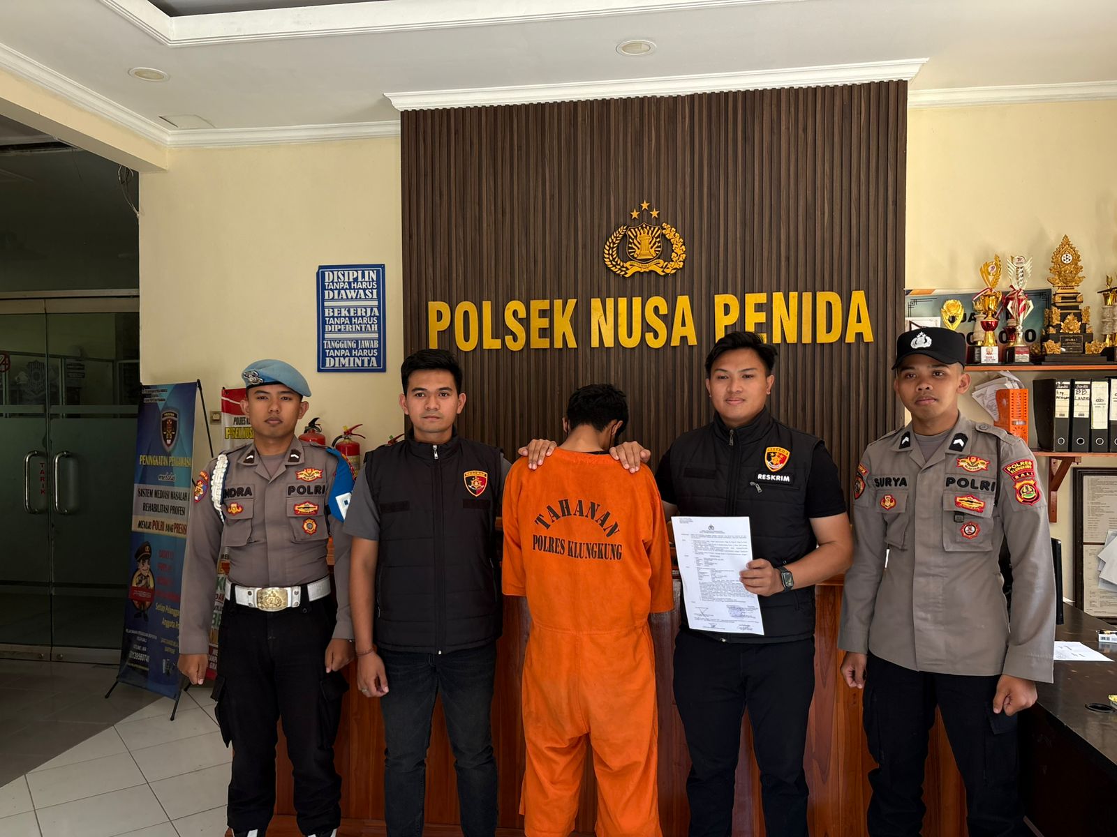 PENCURI: Polisi menangkap seorang staf hotel di Nusa Penida yang mencuri tas ransel milik wisatawan.