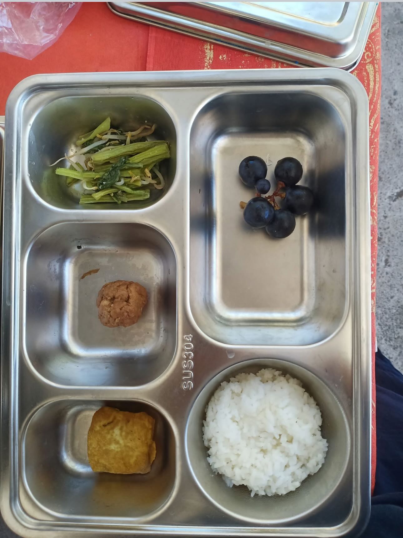 LAYAK?: Menu Makan Bergizi Gratis (MBG) yang sempat diberikan kepada siswa di SDN 1 Baktiseraga, Kabupaten Buleleng, Bali.