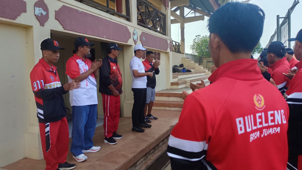 SIAP BERTANDING: Pelepasan atlet sepakbola Buleleng menuju Porprov Bali 2025.