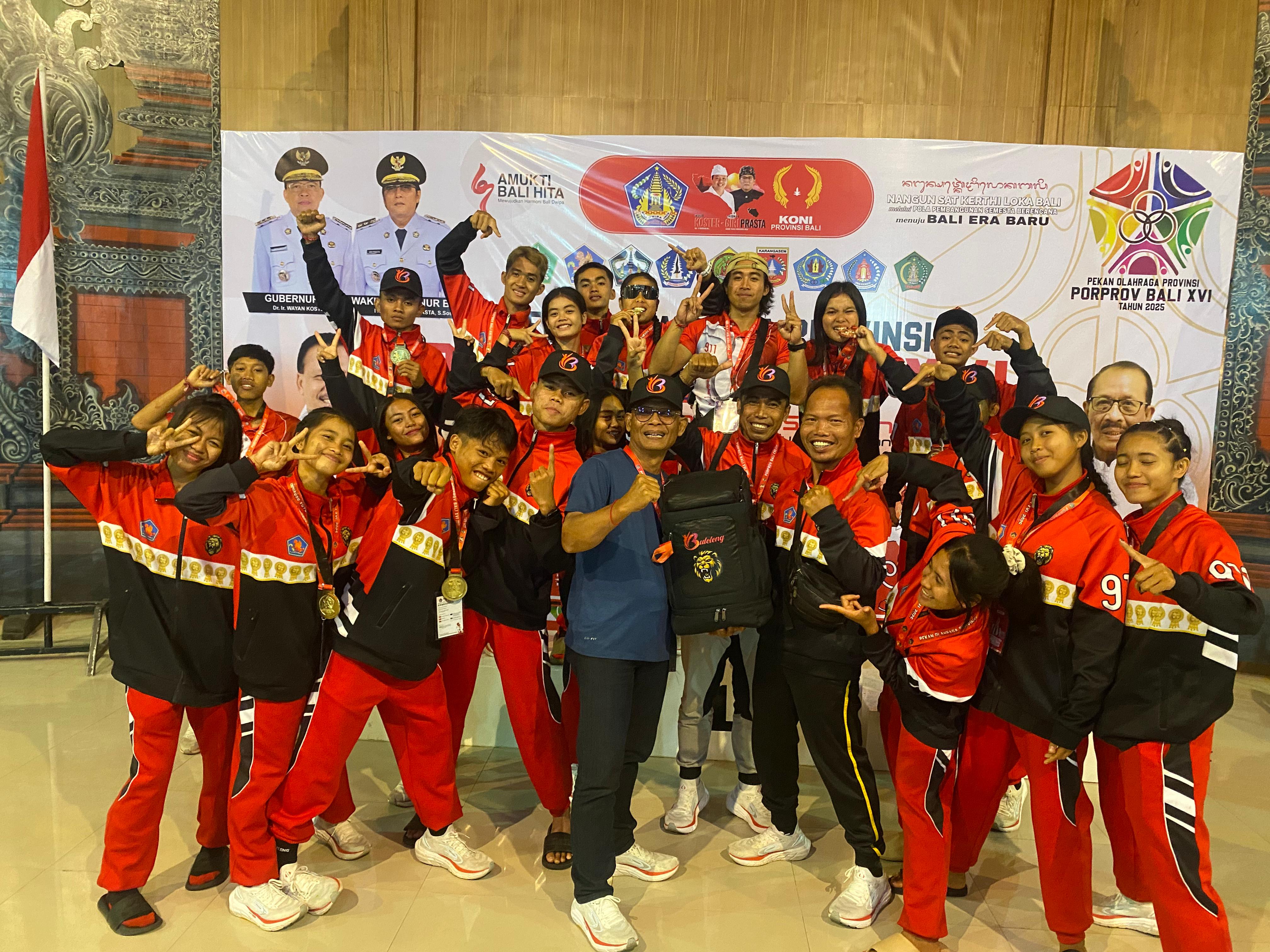 BORONG MEDALI: Tim Muaythai Buleleng berhasil memborong 6 medali emas, 7 perak, dan 2 medali perunggu pada ajang Porprov Bali 2025.