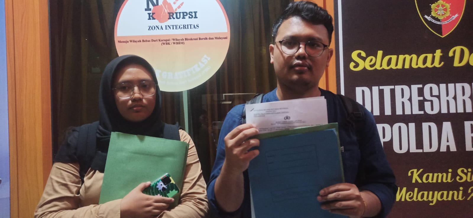 LAPOR POLISI: Koalisi Jurnalis Bali saat melapor ke Polda Bali terkait dugaan kekerasan dan intimidasi terhadap wartawan.